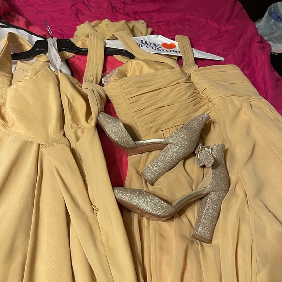 Size 6 dress and jumper. Size 6 heels. Worn one time - Picture 4 of 4